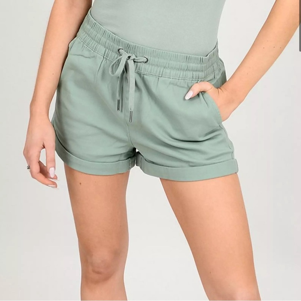 Oak & Ivy Sage (light green) shorts